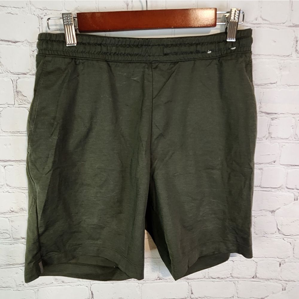 Men's Uniqlo shorts, size Medium